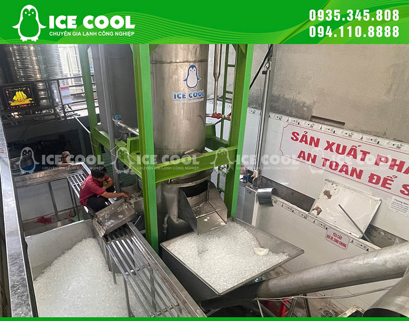 Thực hiện vệ sinh theo hướng dẫn kỹ thuật giúp làm sạch bộ phận làm đá và bảo vệ các chi tiết của thiết bị.